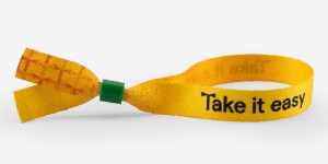 Event wristband with flat green clamp, 4/4, PMS 355C