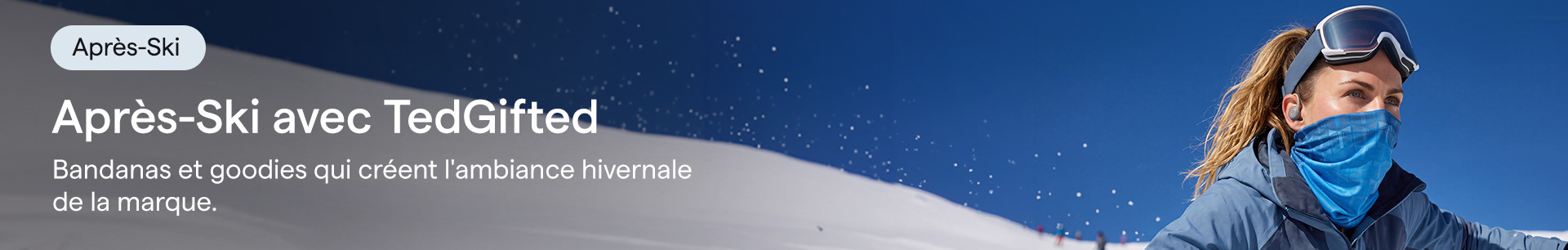 Bannière publicitaire TedGifted pour les articles d'hiver apres-ski, présentant des tours de cou multifonctions avec logo et des transats personnalisés sur une piste de ski.